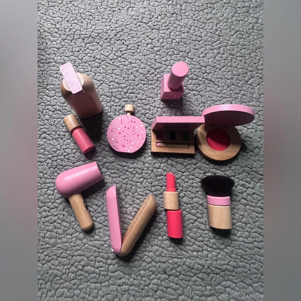 Table Top Makeup Stand For Little Girls With Working Lights And Accessories Pink